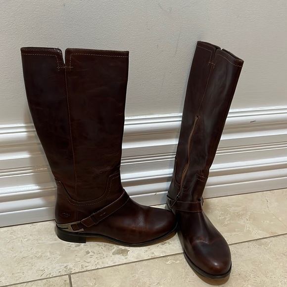 ‼️SOLD‼️UGG Leather boots - brown size 8.5 - Picture 1 of 6